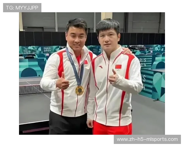 樊振东赢球后多特蒙德教练合影，赛场趣味瞬间，樊振东多球训练